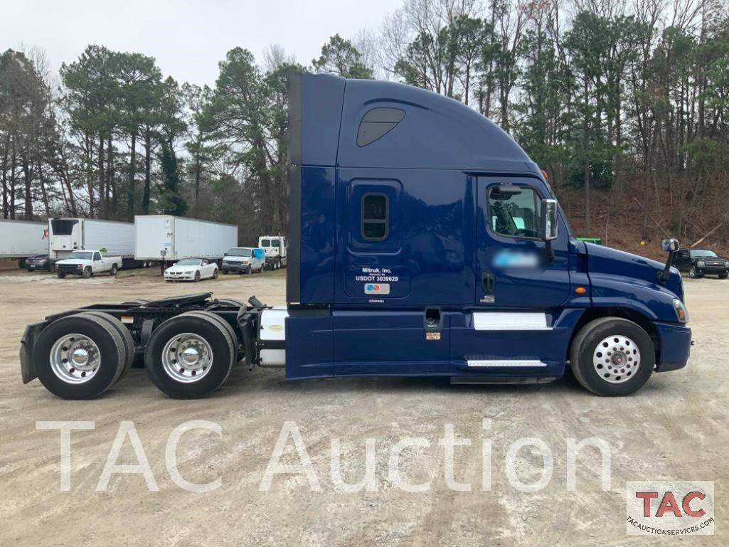 2016 Freightliner Cascadia 125 Sleeper Truck