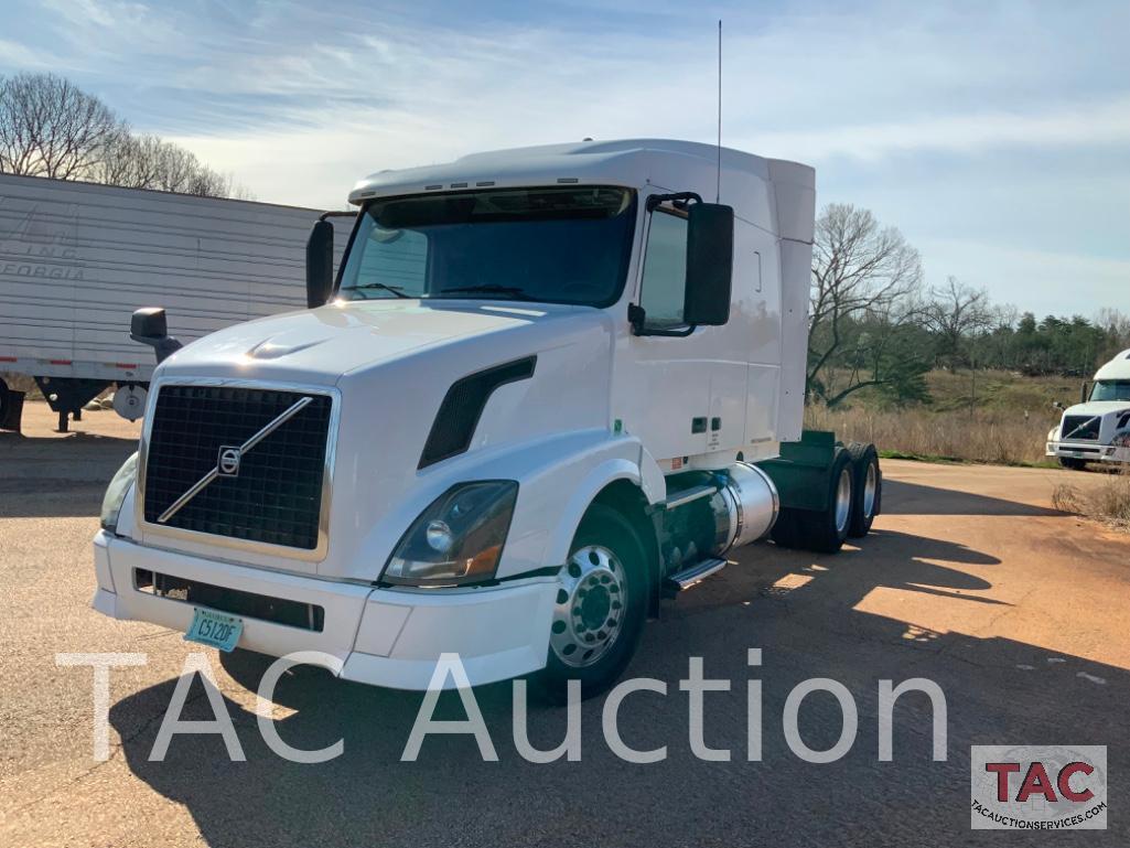 2014 Volvo VNL Sleeper Truck