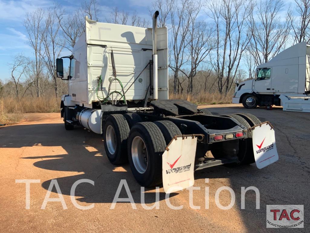 2014 Volvo VNL Sleeper Truck