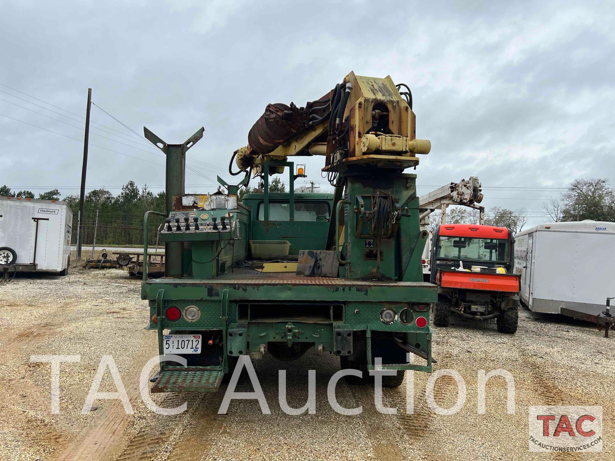 1987 International 1954 Digger Derrick