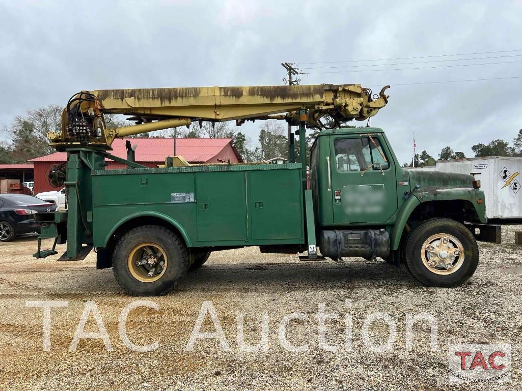 1987 International 1954 Digger Derrick