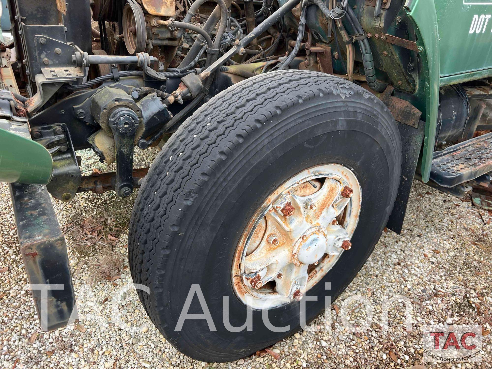 1986 International 1954 Digger Derrick