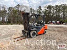 2017 Toyota 8FGU25 5000lb Forklift