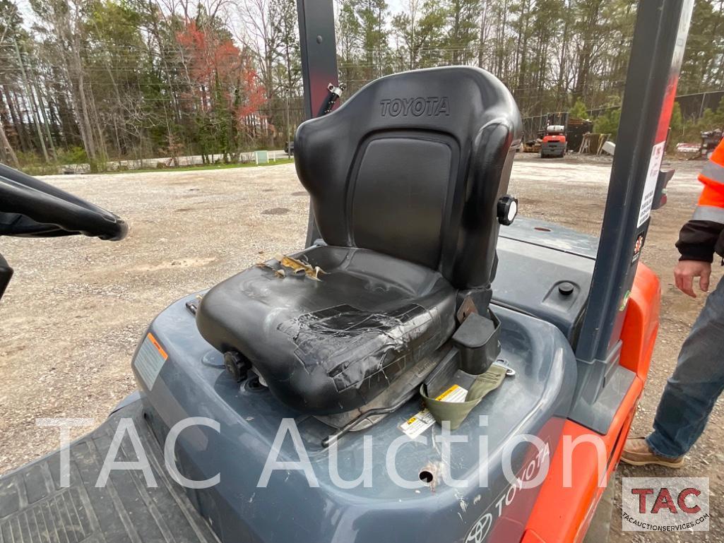 2017 Toyota 8FGU25 5000lb Forklift