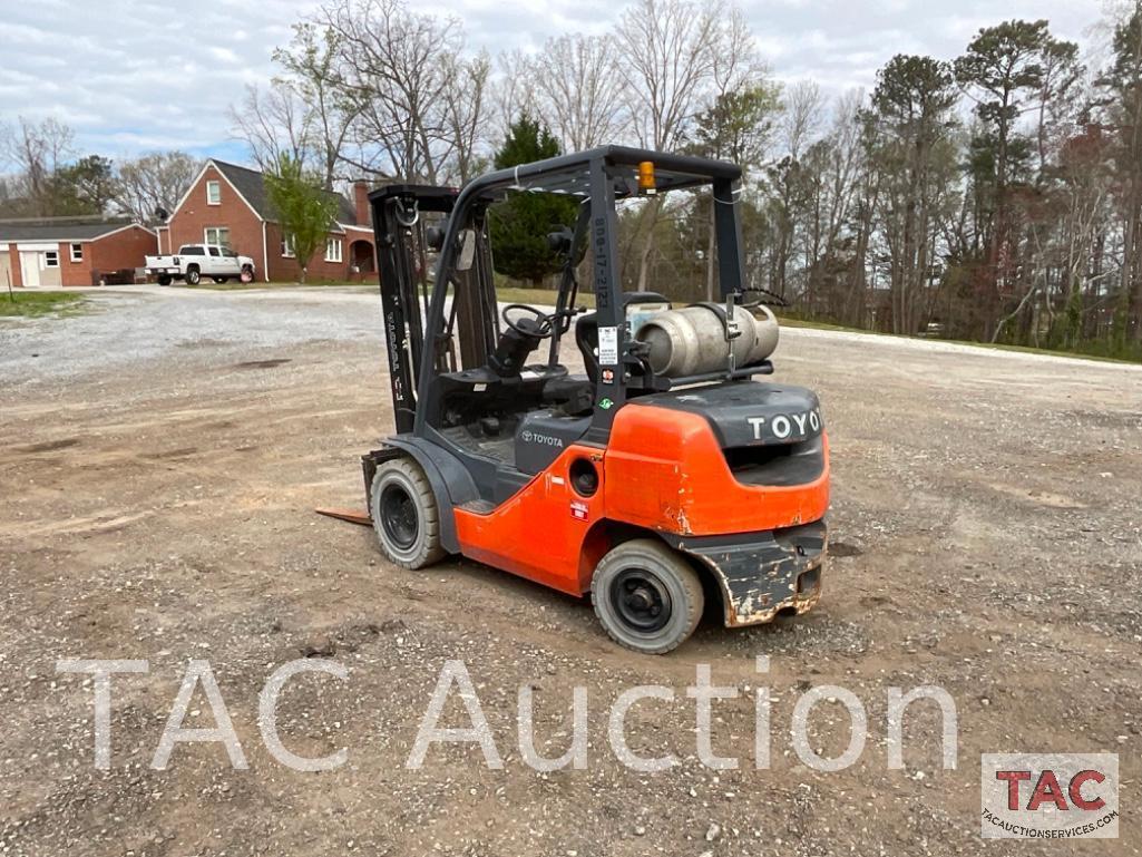 2017 Toyota 8FGU25 5000lb Forklift