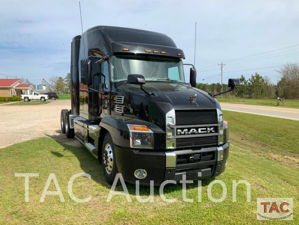 2020 Mack Anthem Sleeper Truck