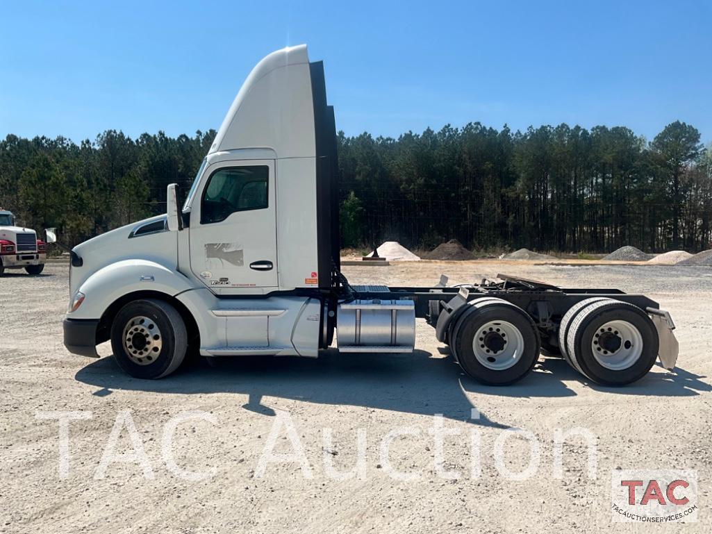 2016 Kenworth T680 Day Cab