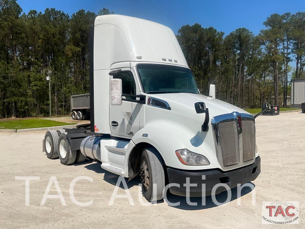 2016 Kenworth T680 Day Cab