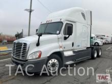 2016 Freightliner Cascadia Sleeper Truck