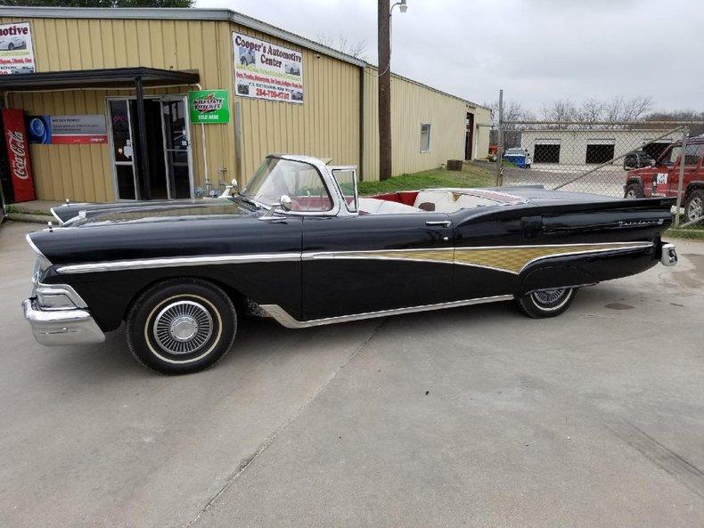 1958 Ford Skyliner