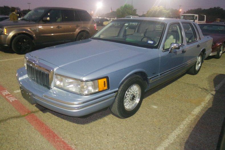 1992 Lincoln Town Car Signature Series