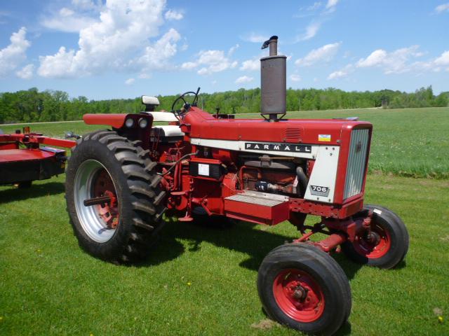 International 706 Tractor