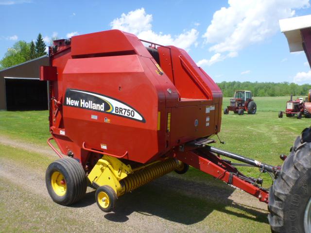 New Holland BR750 round baler