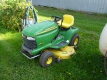 John Deere LT 166 lawn tractor