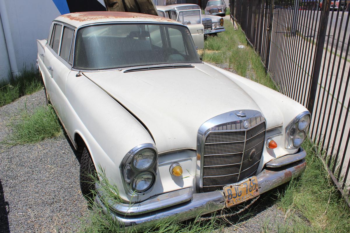 1967 Mercedes 230S Fintail