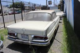 Mercedes 220s Fintail