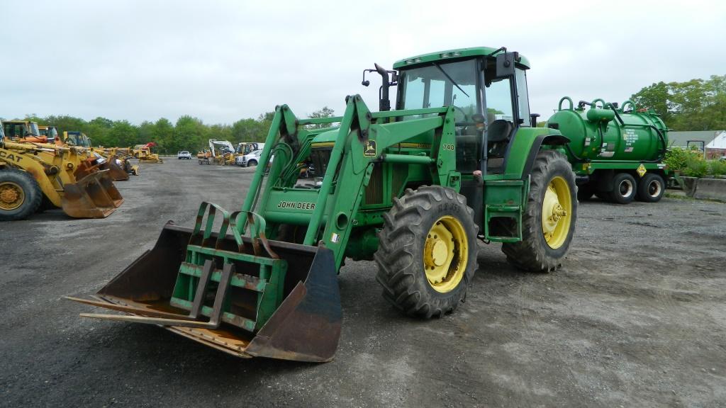 John Deere 7600 Tractor