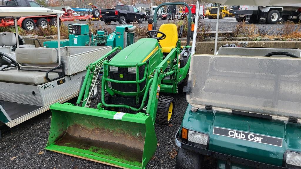 John Deere 1025 R Tractor