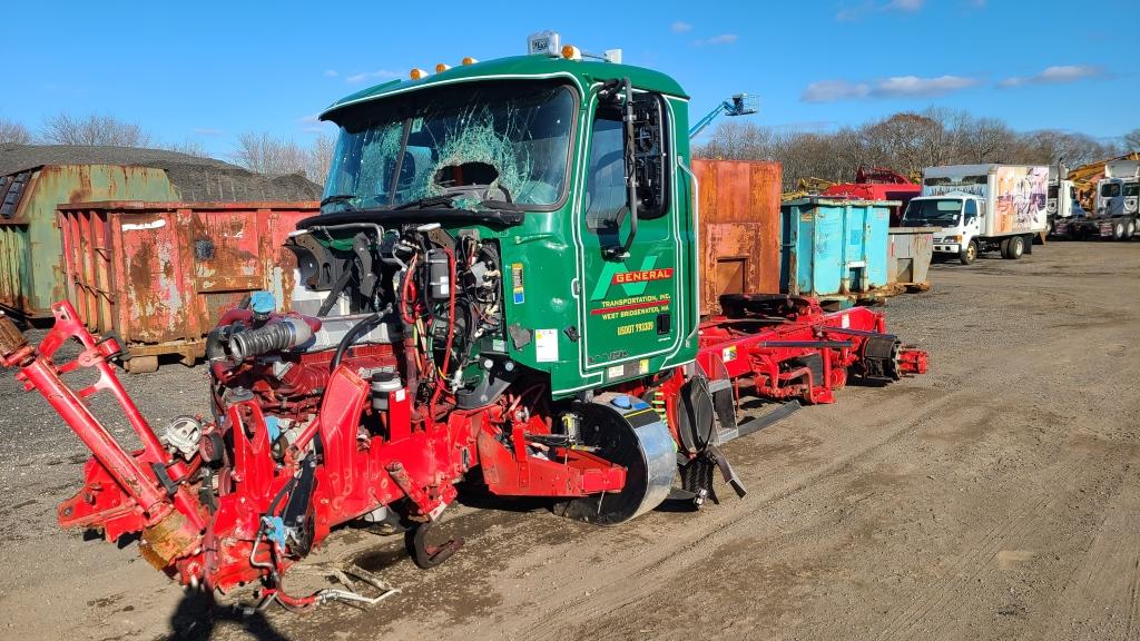 2015 Mack Chu613 Tractor