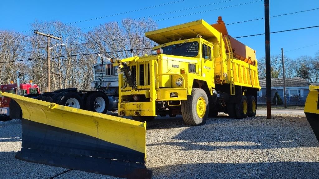 1985 Military  Sander And Plow Truck, All Wheel