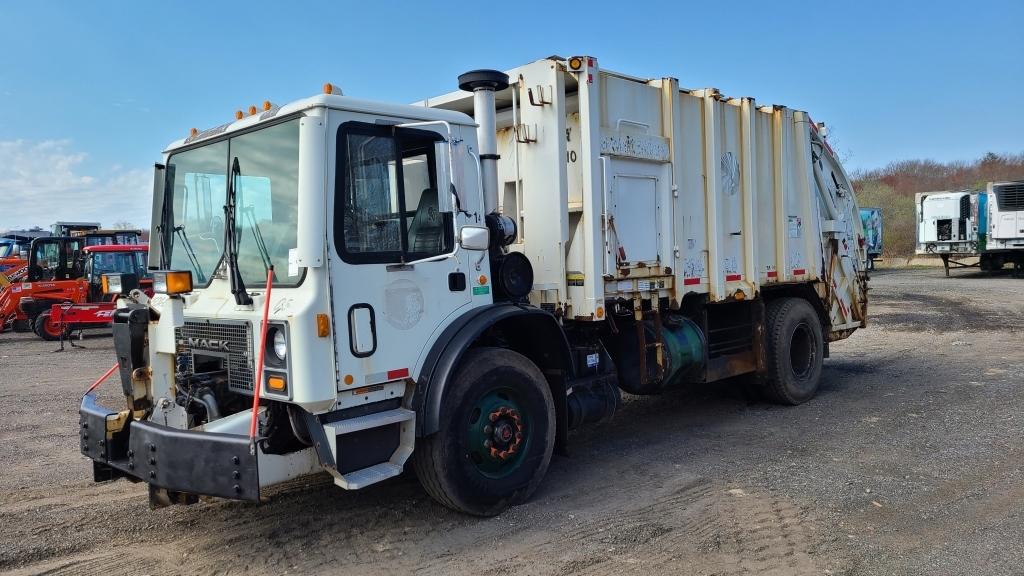 2007 Mack Mr Rear Load Packer