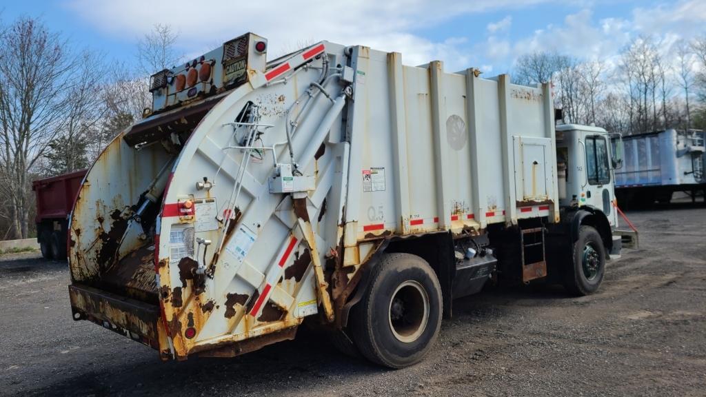 2007 Mack Mr Rear Load Packer