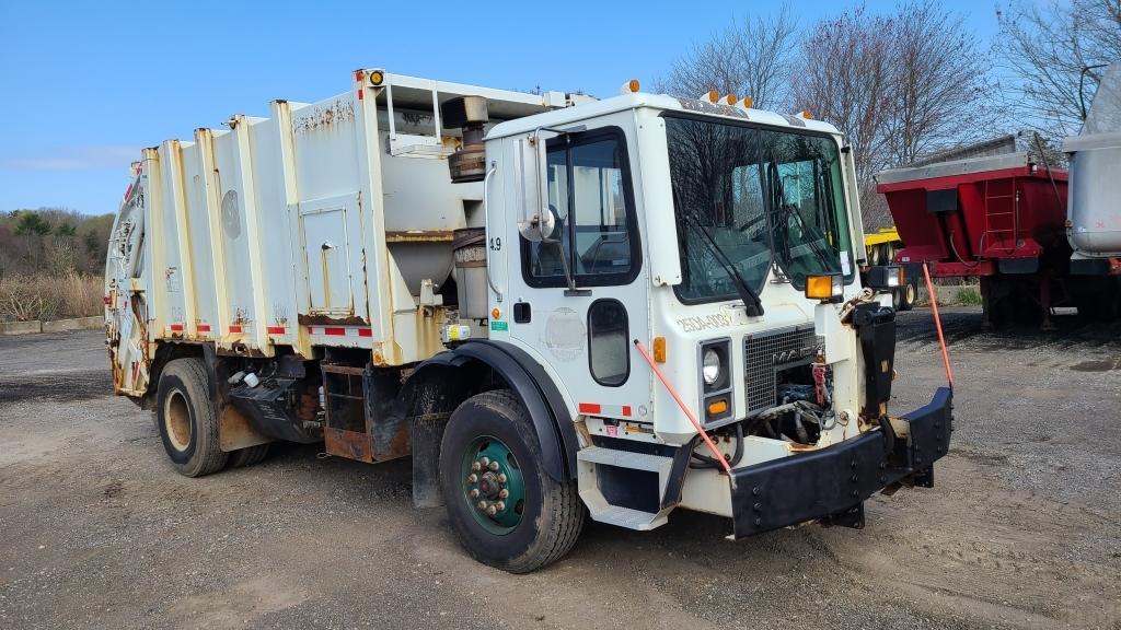 2007 Mack Mr Rear Load Packer