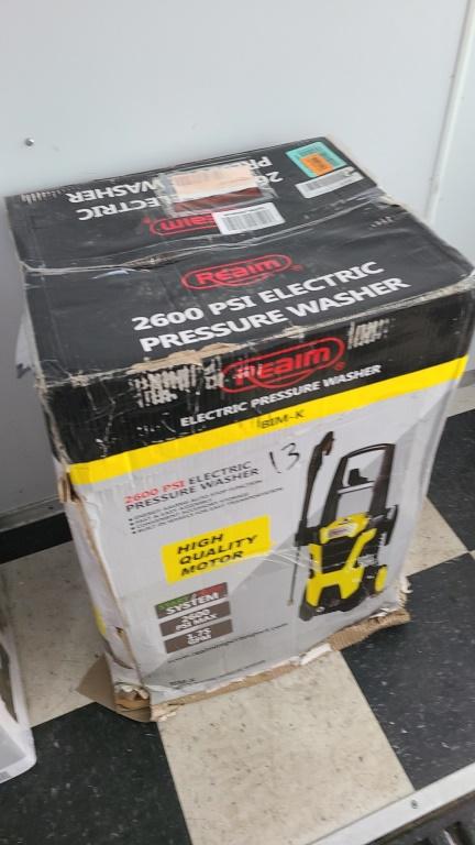 New 2600 psi electric pressure washer