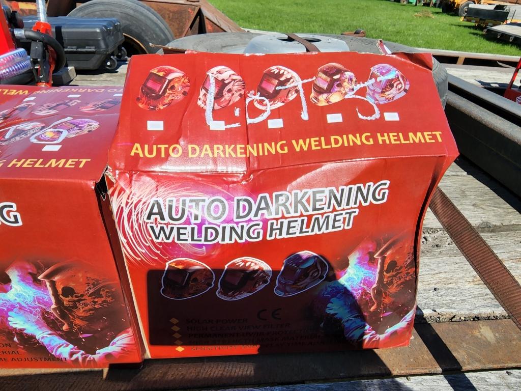 New auto darkening welding helmet