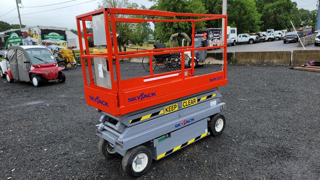 1998 Skyjack Sjiii 3220 Scissor Lift