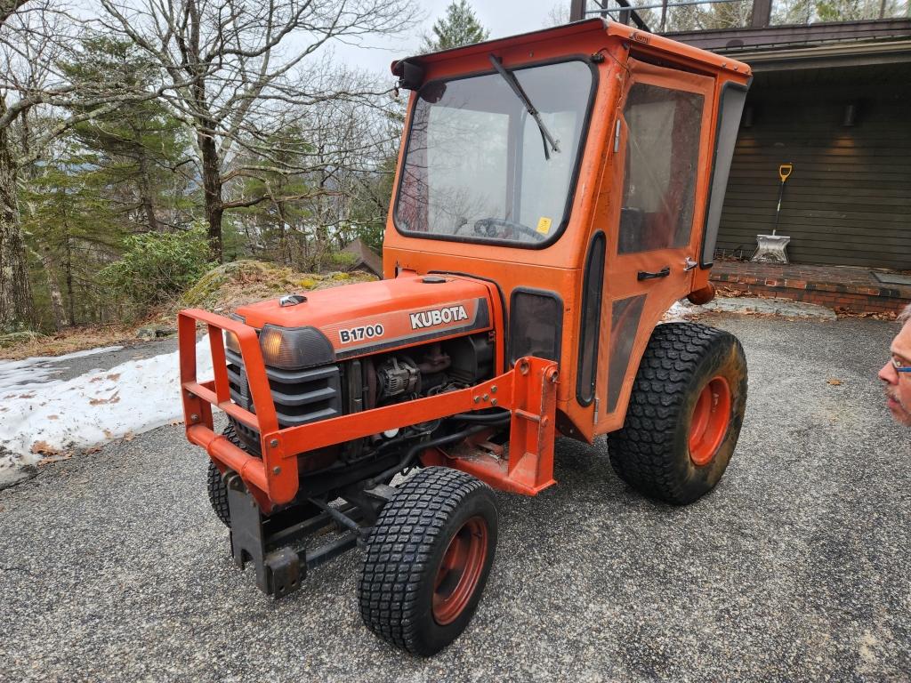 Kubota B1700 HST 4x4 Tractor