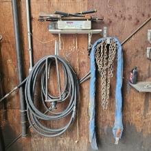 Lot - hydraulic hose, chain, shelf lot