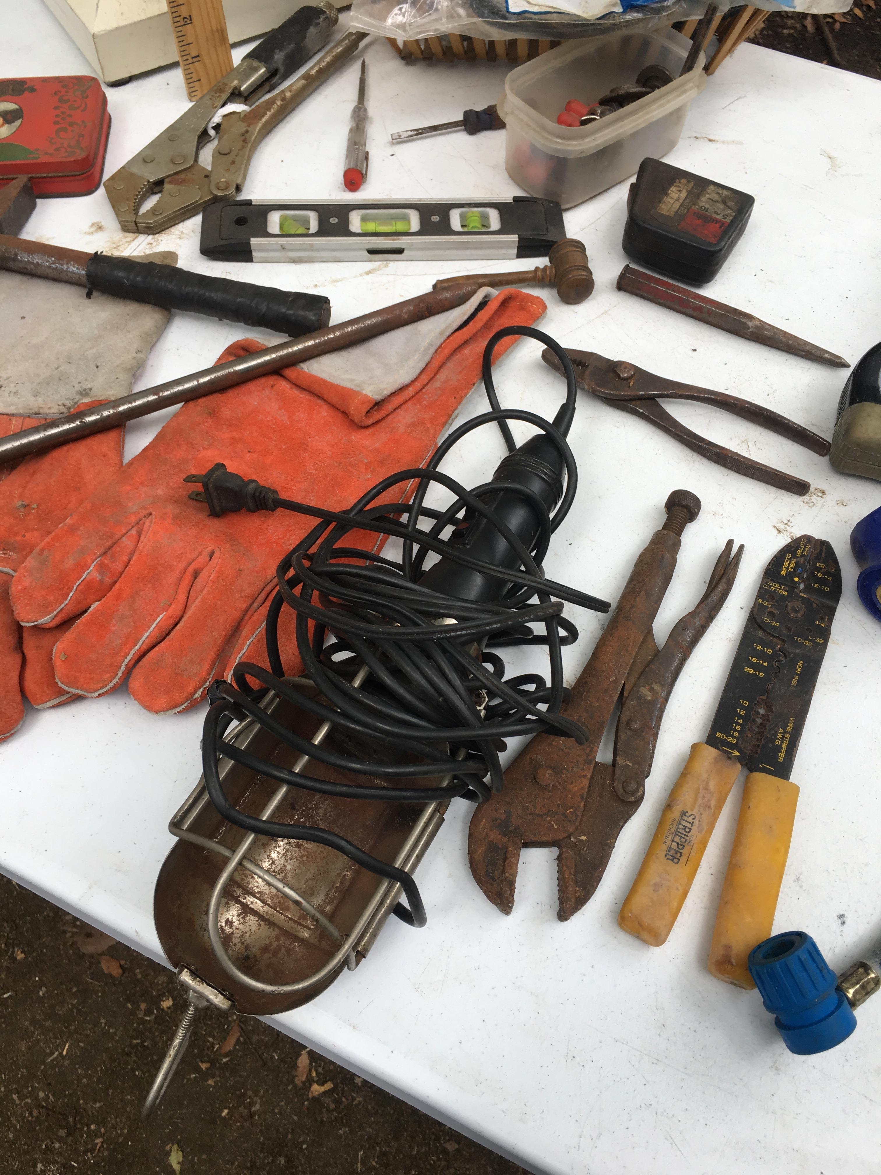 Box Lot/Welding Gloves, Misc Tools, Shop Light, ETC (Local Pick Up Only)