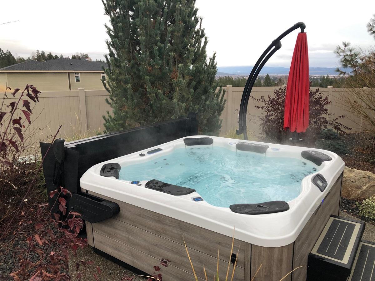 Custom SmarTop Concepts Bullfrog Spas Hot tub and cover