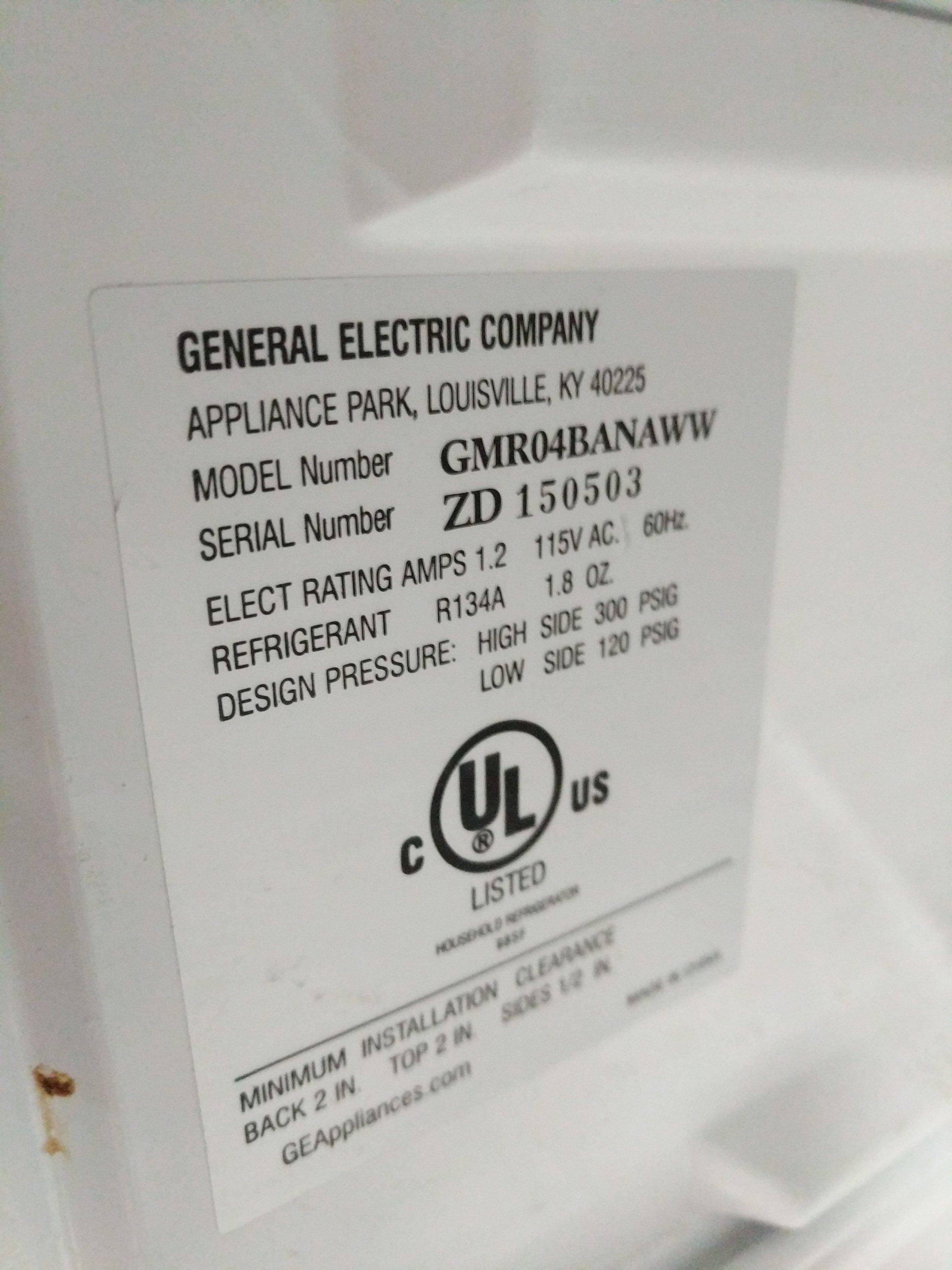 GE Apartment Size Refrigerator Freezer