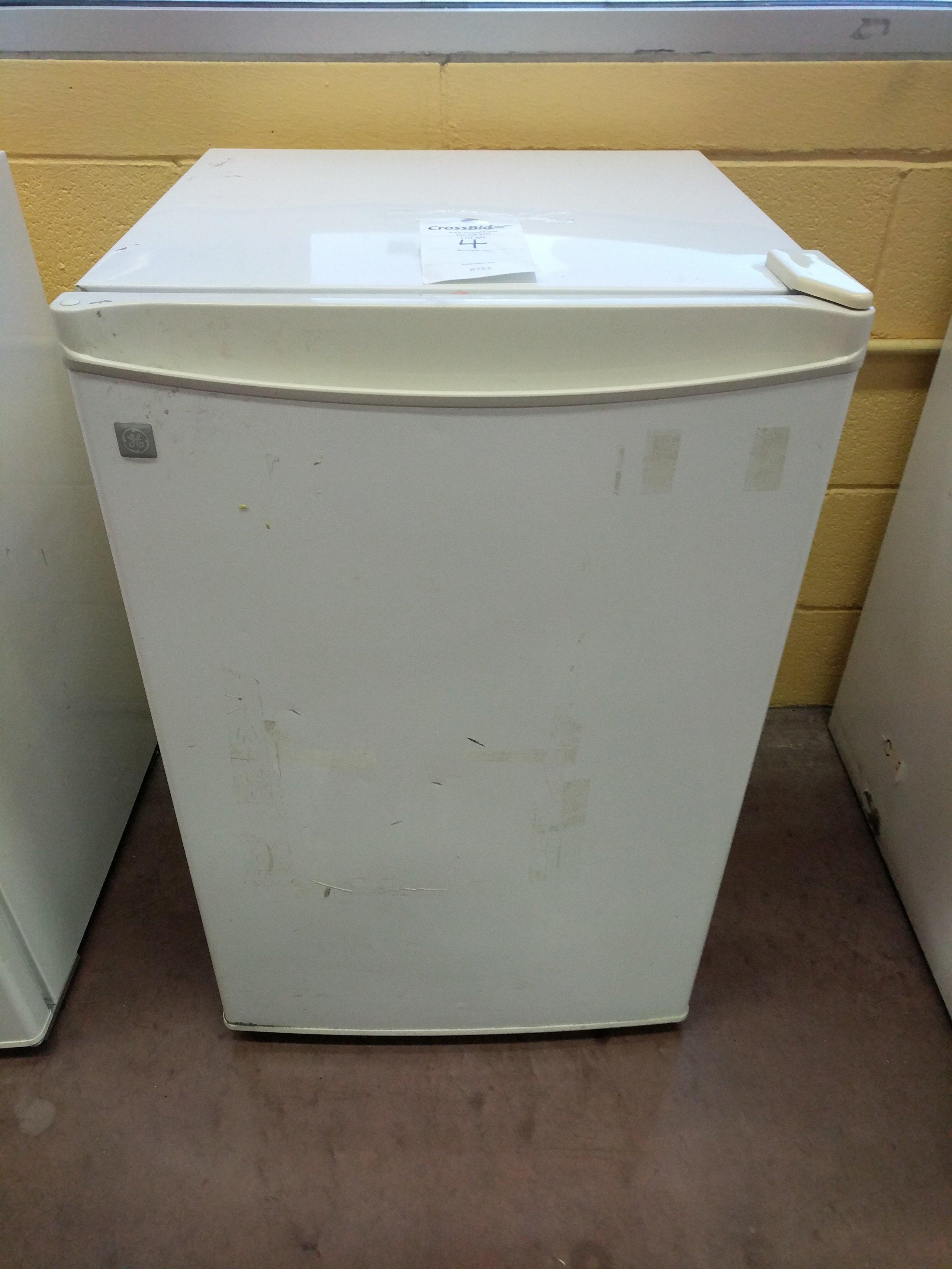 GE Apartment Size Refrigerator Freezer