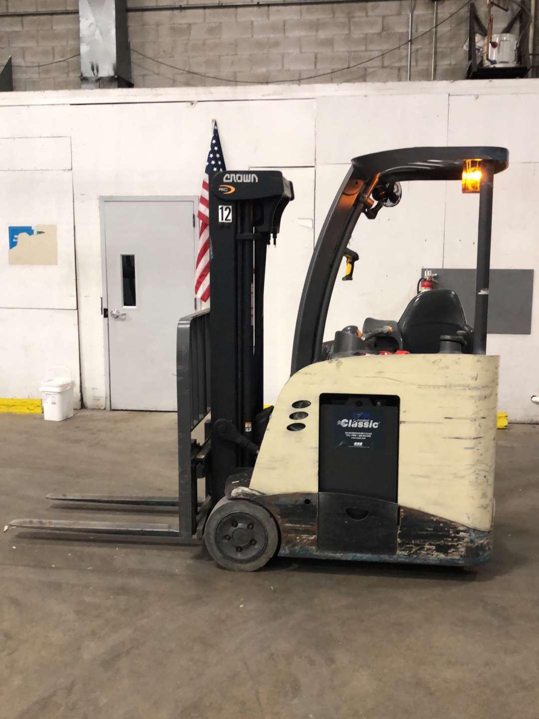 Crown RC5520-30 Counter Balance Fork Lift