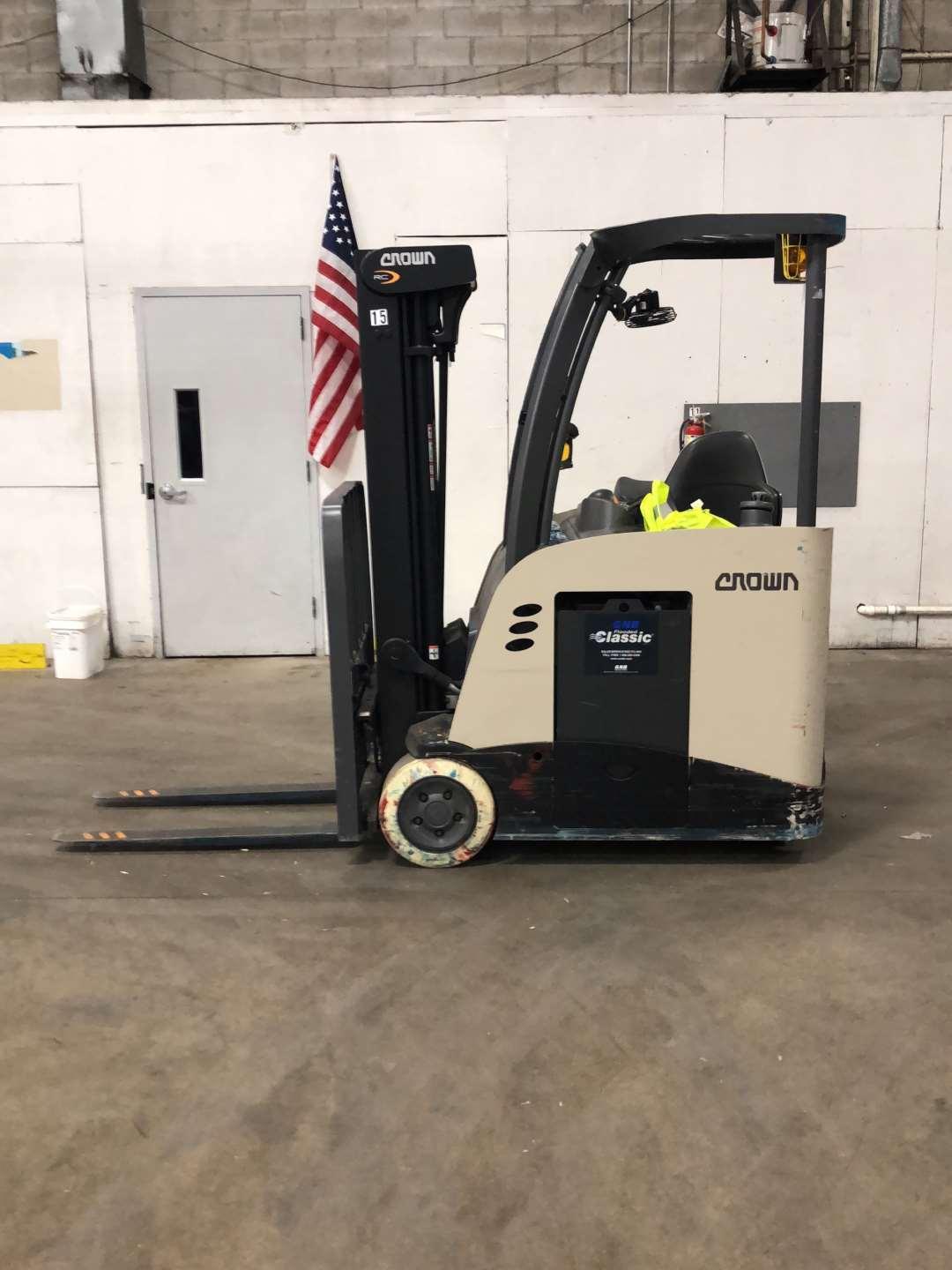 Crown RC5535-30 Counter Balance Fork Lift