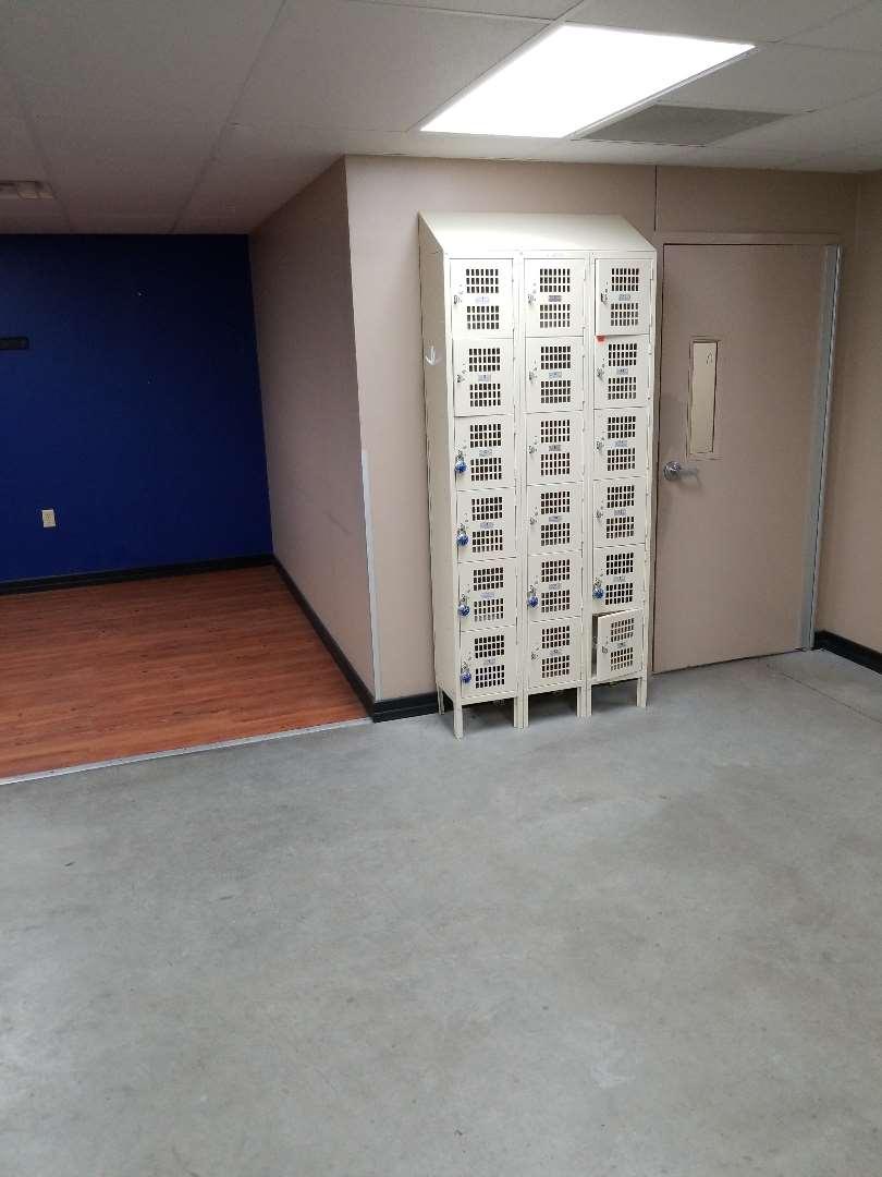 National Cart 18 Associate Lockers