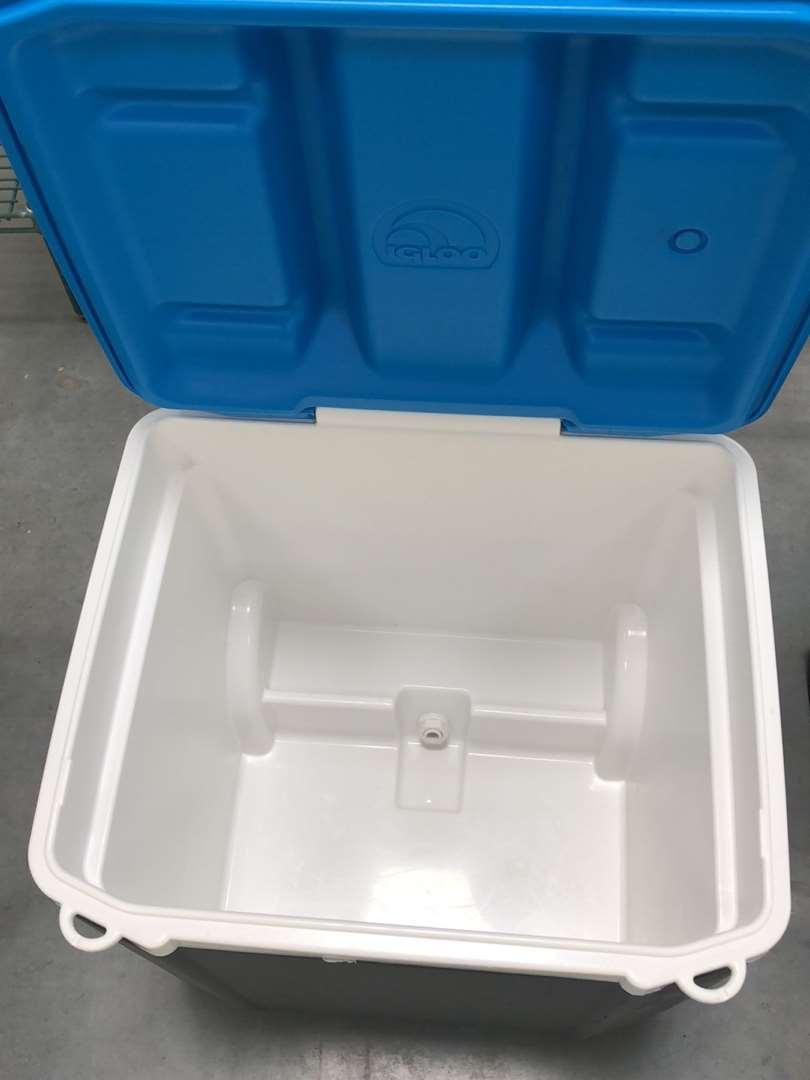 Igloo 60 Quart Rolling Cooler