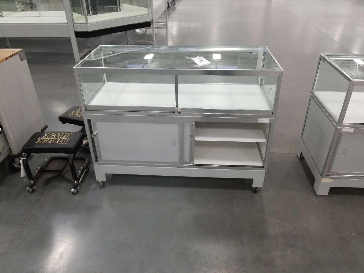 48" Wide Locking Rolling Display Cabinet