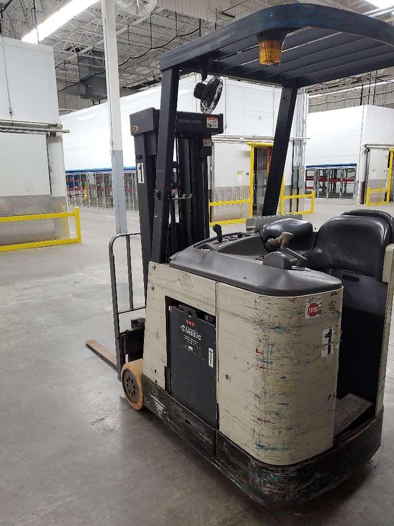 Crown RC3000 Series 36 Volt Counterbalanced Forklift