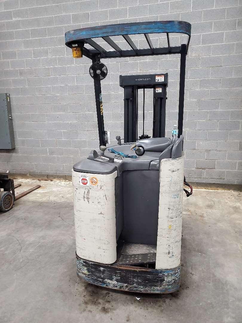 Crown RC3000 Series 36 Volt Counterbalanced Forklift