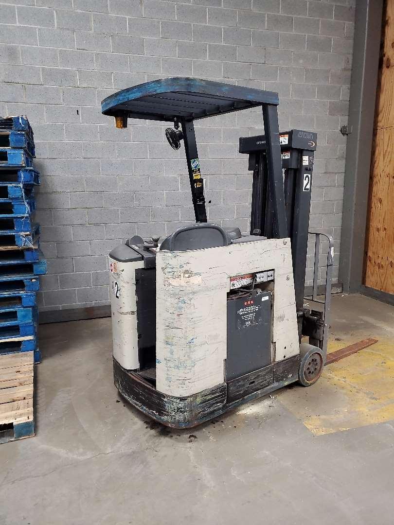 Crown RC3000 Series 36 Volt Counterbalanced Forklift