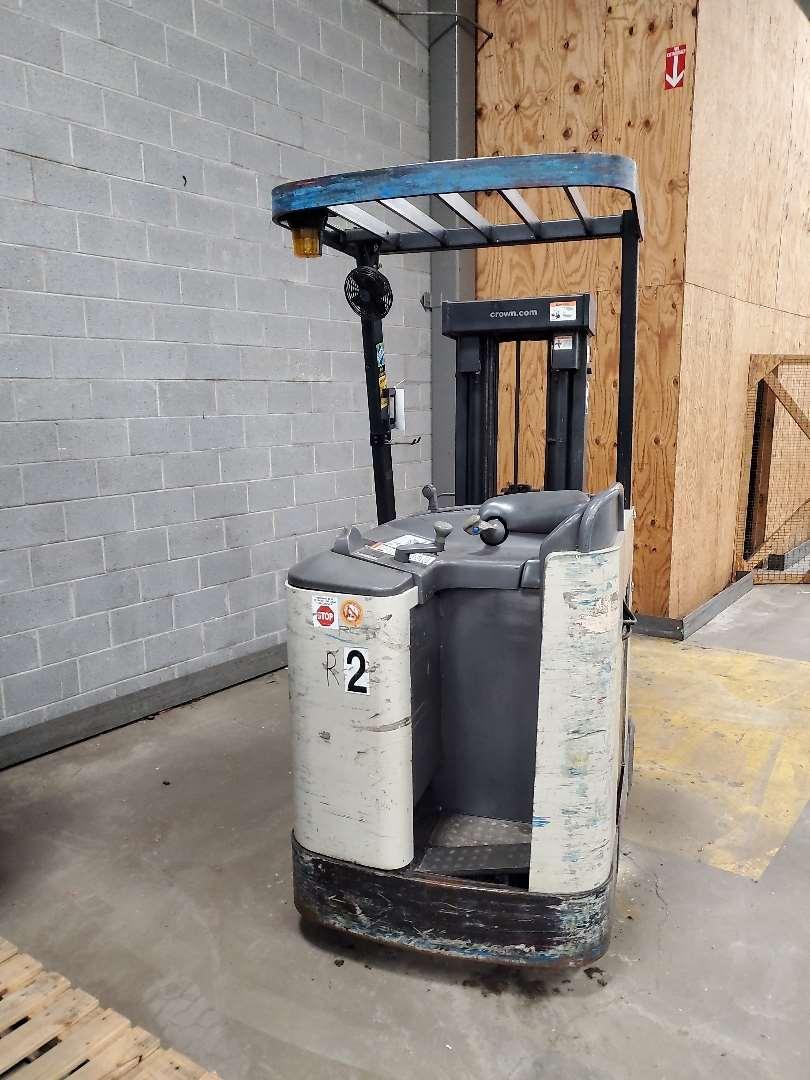 Crown RC3000 Series 36 Volt Counterbalanced Forklift