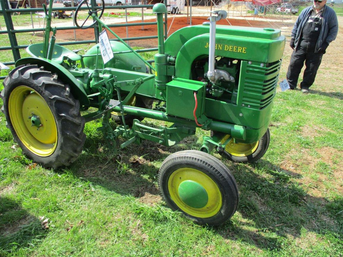 1941-1946 JOHN DEERE L, S/N N/A, WITH CULTIVATOR, HAS HERUCLES ENG