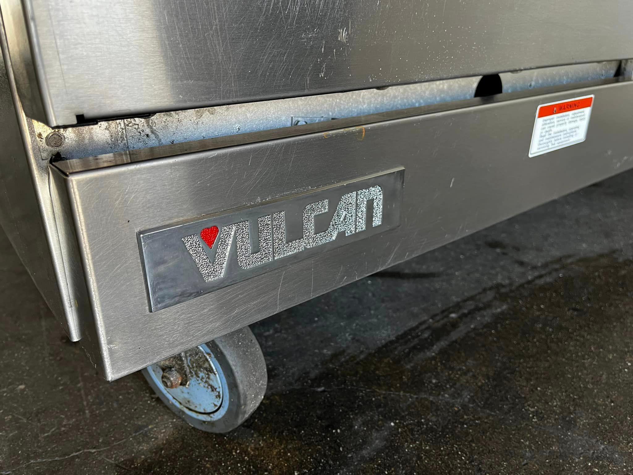 Vulcan 10 Burner Gas Range w/2 Ovens Below