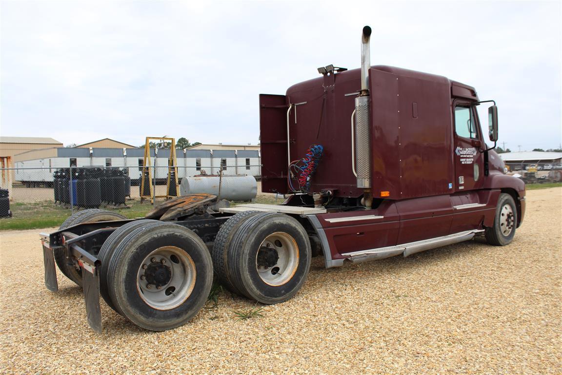 FREIGHTLINER FLC120 Diesel Engine, 10 Speed Transmission, Air Ride, Tandem Axles, Fifth Wheel, 295/7