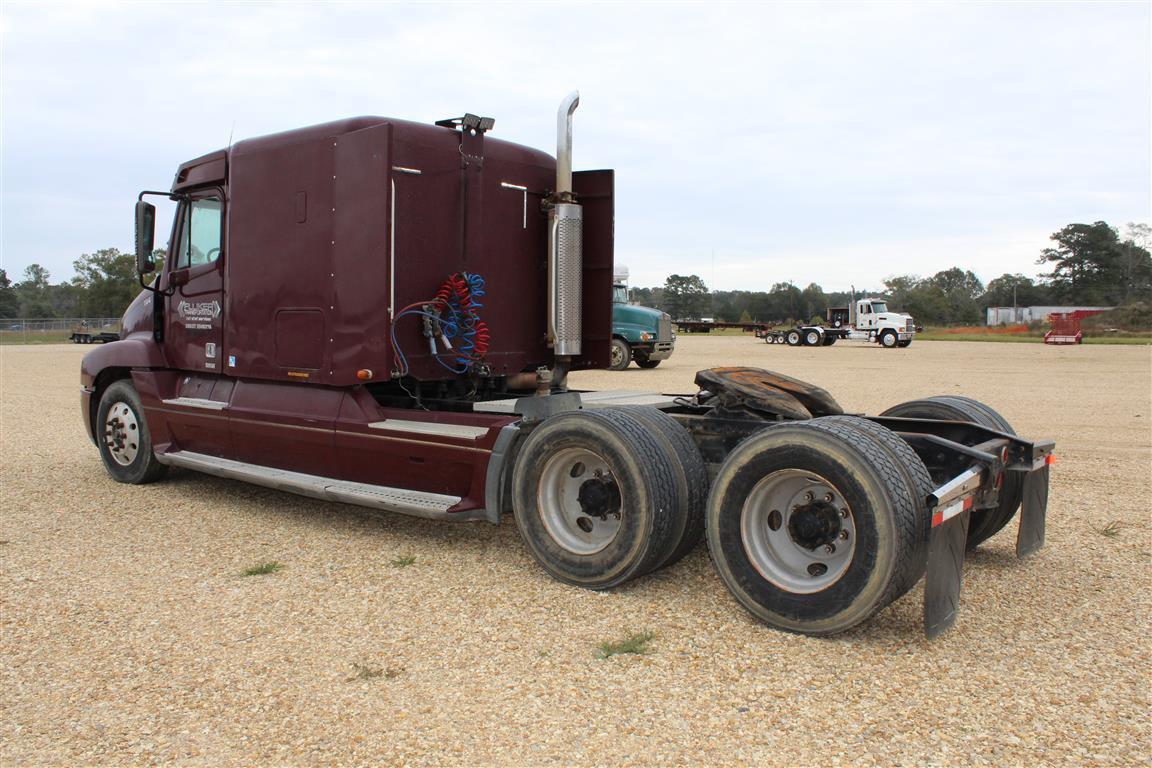 FREIGHTLINER FLC120 Diesel Engine, 10 Speed Transmission, Air Ride, Tandem Axles, Fifth Wheel, 295/7