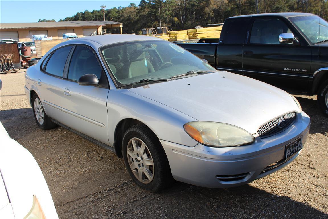 FORD TAURUS SALVAGE, 4 Door, Gas Engine, Automatic Transmission, Single Axle  ~ 92327